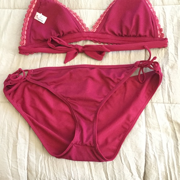 Dark pink bikini with hot pink accent - Picture 5 of 6